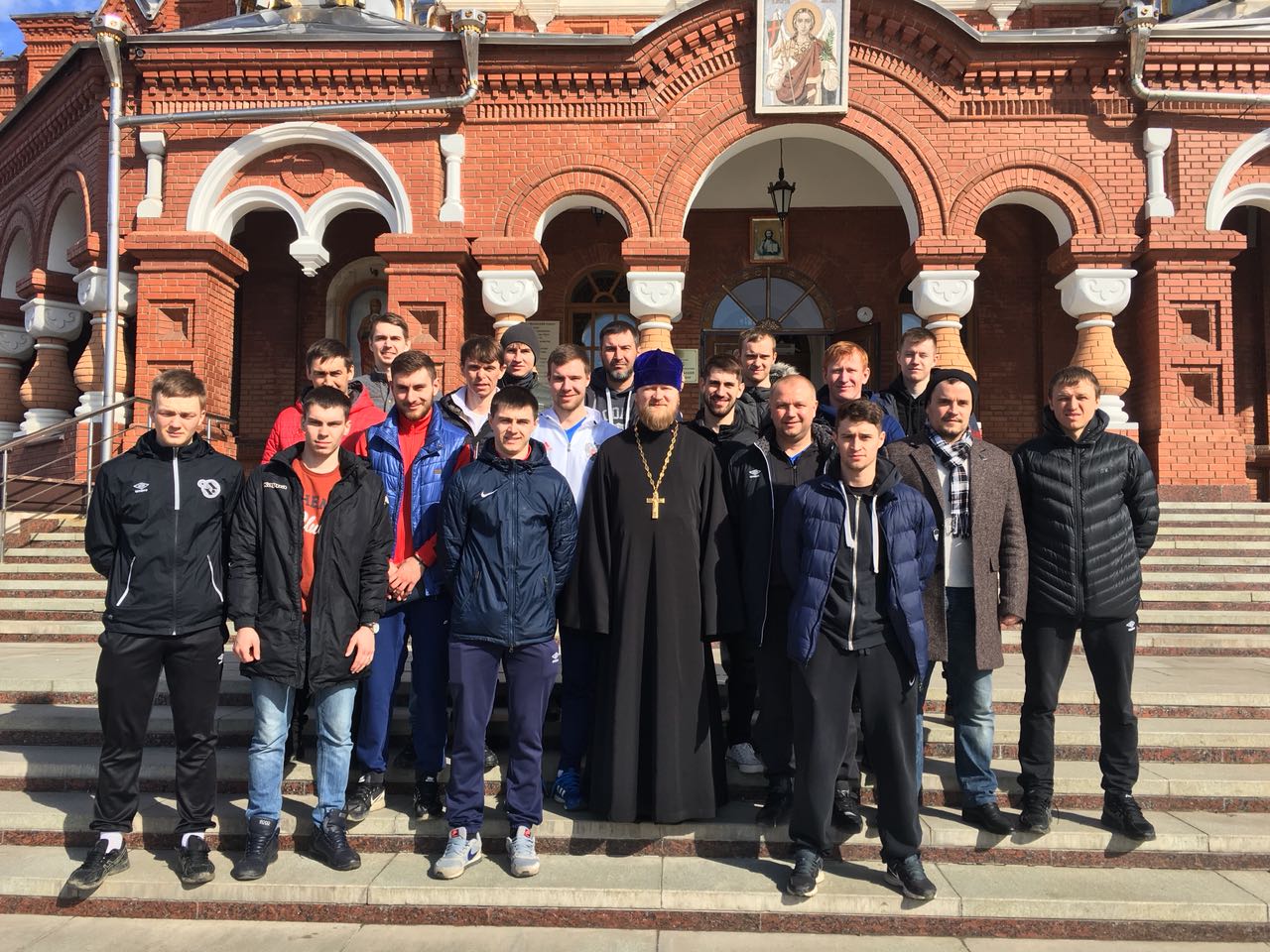Экскурсия спортсменов в Михайло-Архангельский Кафедральный собор